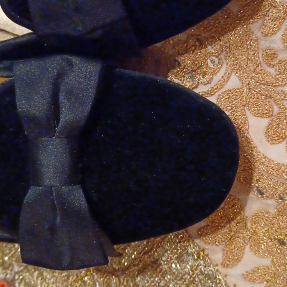 Shoes - Picture 5 of 9